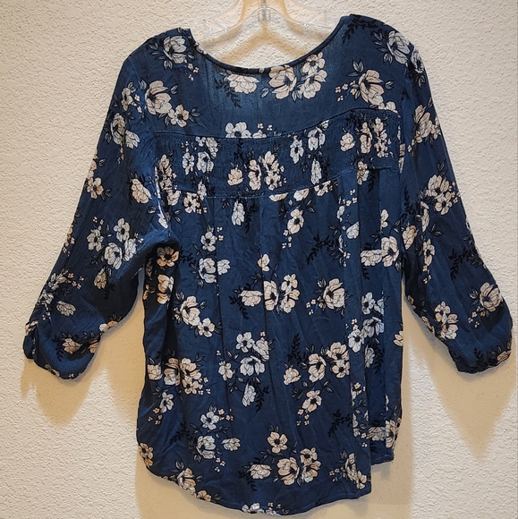 TORRID Size 1 Cute Blue and White Floral Long Sleeves EUC Top - Picture 2 of 13